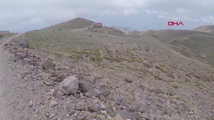 SPOR Mayıs ayında Erciyes'in 3400 rakımında kayak yaptılar