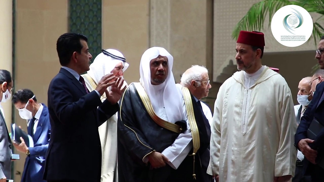 زيارة د. العيسى ود. عبادي إلى معرض "لوحة الأمل" بالإيسيسكو