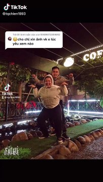 Anh chia sẻ hình ảnh lúc mới yêu của cả hai