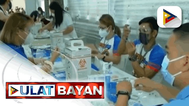 Target umabot ng 500-K indibidwal ang mababakunahan kada araw ayon kay Sec. Dizon; ilang senador, pinuna ang vaccination program ng gobyerno