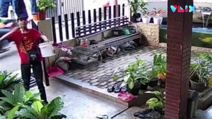 KASAR! Pengamen Ondel-Ondel Ini Memaki Saat Tak Diberi Sumba