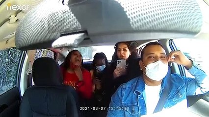 Passageiras tossem para cima de condutor de Uber
