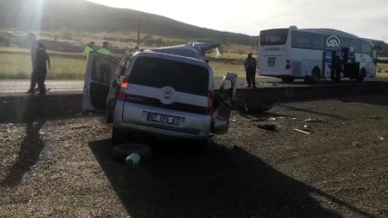 ISPARTA - Yolcu otobüsüyle hafif ticari araç çarpıştı: 1 ölü 3 yaralı