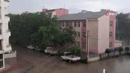 Iğdır'da sağanak ve dolu yağışı etkili oldu