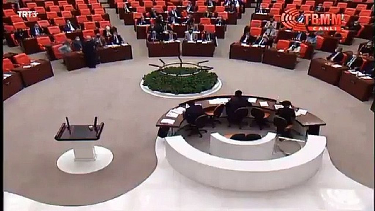 Mahmut Tanal, Meclis Başkanı'na 1 dakikada 16 kez sordu