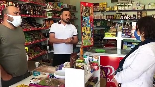 Borç defterini gösteren bakkal: “Vatandaş 2-3 liralık alışveriş için kredi kartı kullanıyor”