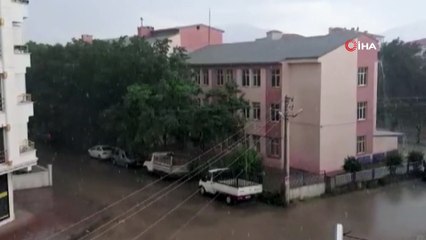 Iğdır’da sağanak ve dolu yağışı etkili oldu