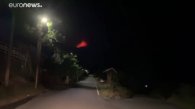 L'Etna non si ferma più: quarta eruzione in sei giorni. Gli esperti: Il vulcano sta cambiando