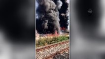 AYDIN - Soğuk hava deposunda çıkan yangında 2 kişi dumandan etkilendi