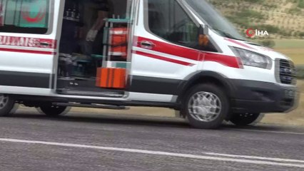 - Gercüş’te saman yüklü kamyon devrildi: 3 yaralı