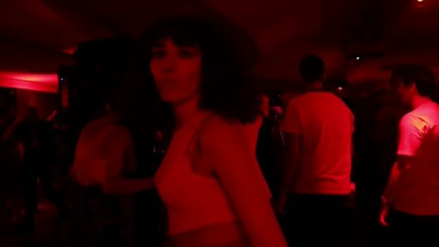 Jóvenes sirios tratan de dejar atrás el conflicto y recuperar sus vidas