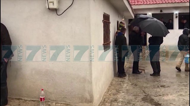 VAJZA E FAMILJES TOLA JASHTE RREZIKUT PER JETEN - News, Lajme - Kanali 7