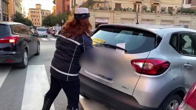 Raggi - Nuovo servizio di rimozione delle auto in divieto di sosta (15.02.20)