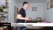 Coronavirus : cloîtré, un Chinois court dans son appartement pour se défouler