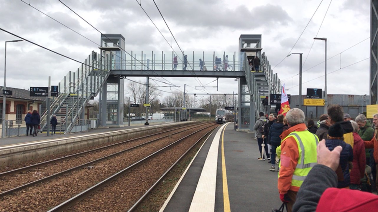 L’arrivée de l’Omneo en gare de Bayeux