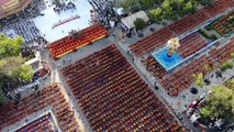 10 mil monges rezam por vítimas de tiroteio