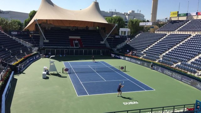 Kim Clijsters s'entraîne pour la première fois sur le Central de Dubaï
