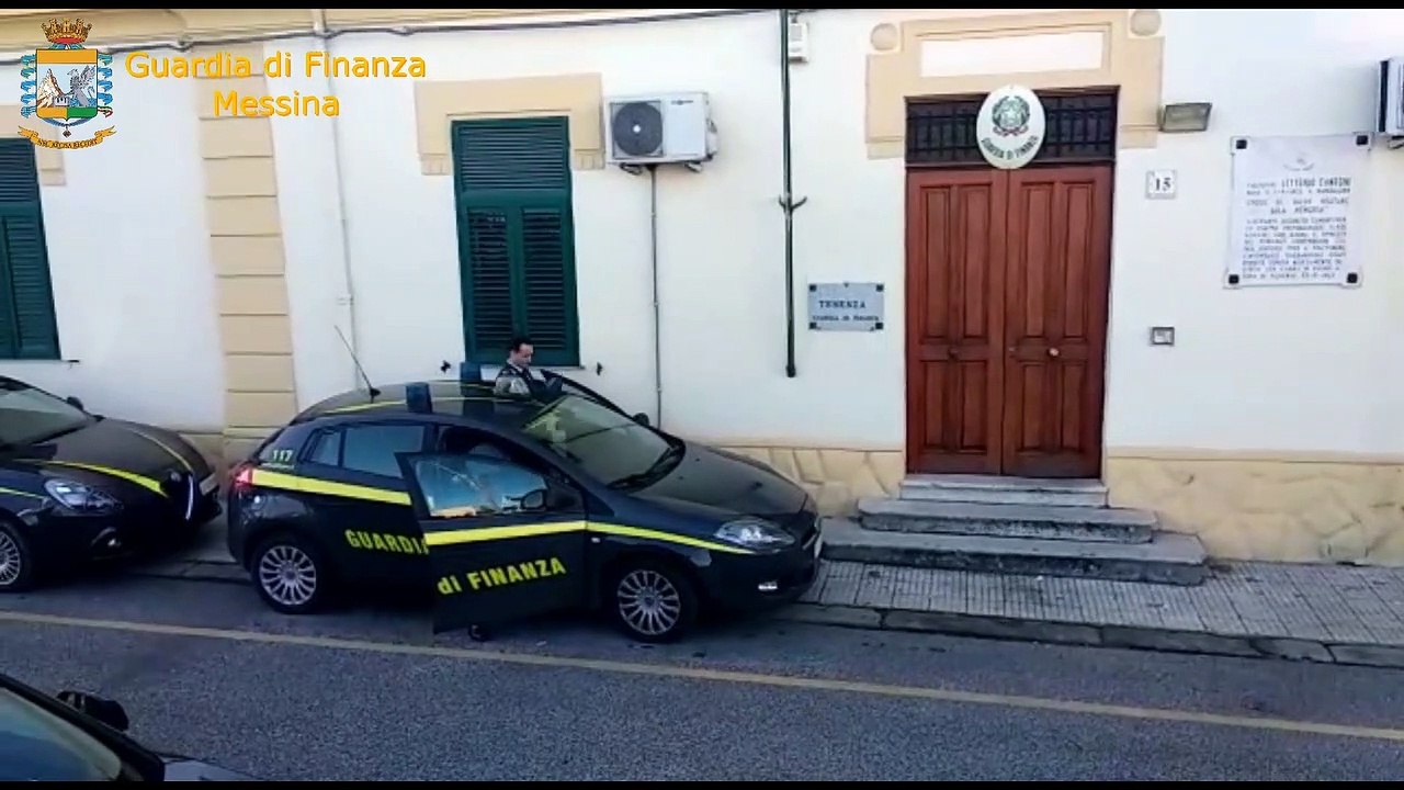 Messina - Vendeva abiti falsi, denunciato vendi...