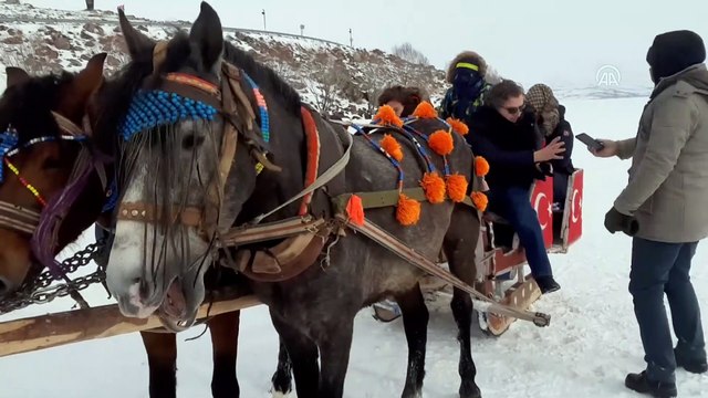 Çıldır Gölü'nü ziyaret edenler atlı kızak keyfi yaşadı - ARDAHAN