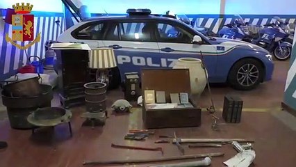 Vittoria (RG) - Guida senza patente, fermato. In auto antiquariato rubato (15.02.20)