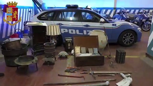 Vittoria (RG) - Guida senza patente, fermato. In auto antiquariato rubato (15.02.20)