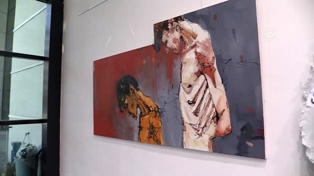 Ressam Özeskici'nin İki Dünya adlı sergisi sanatseverlerle buluştu