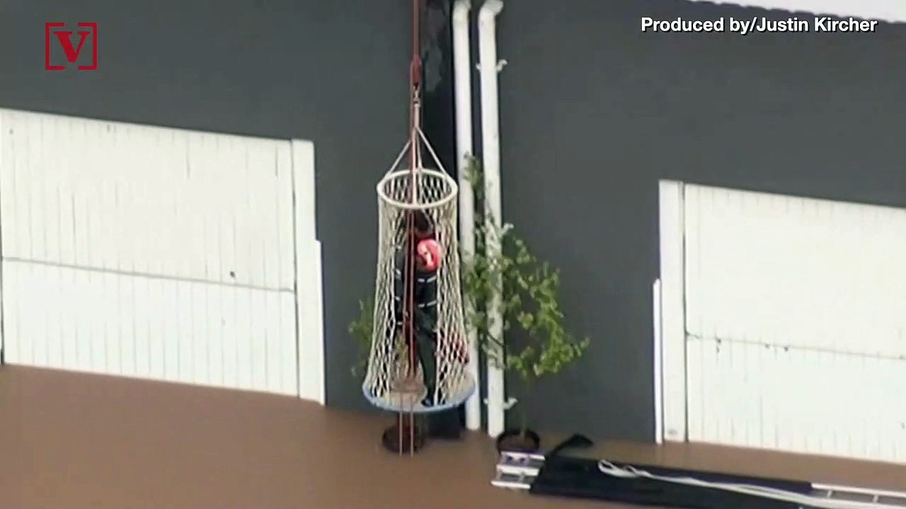 Brazilian Morning Commuters Caught in Floods, Evacuated by Helicopter or Rafts