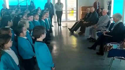 Veterans telling war stories to schoolchildren