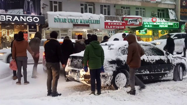 Tatvan'da VEDAŞ ekiplerinin zorlu kış mesaisi