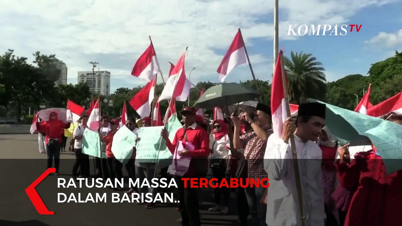 Aksi Tolak Pemulangan WNI eks ISIS, Massa Bubuhkan Tanda Tangan dan Stempel Darah