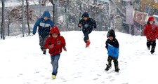 Kar yağışı eğitimi olumsuz etkiledi! 6 ilde okullar tatil edildi