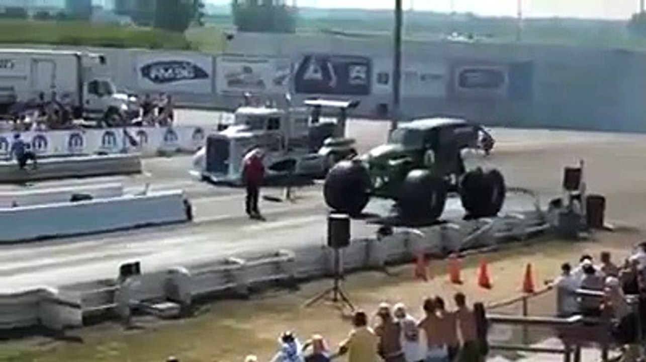 Caminhão com turbina de avião.