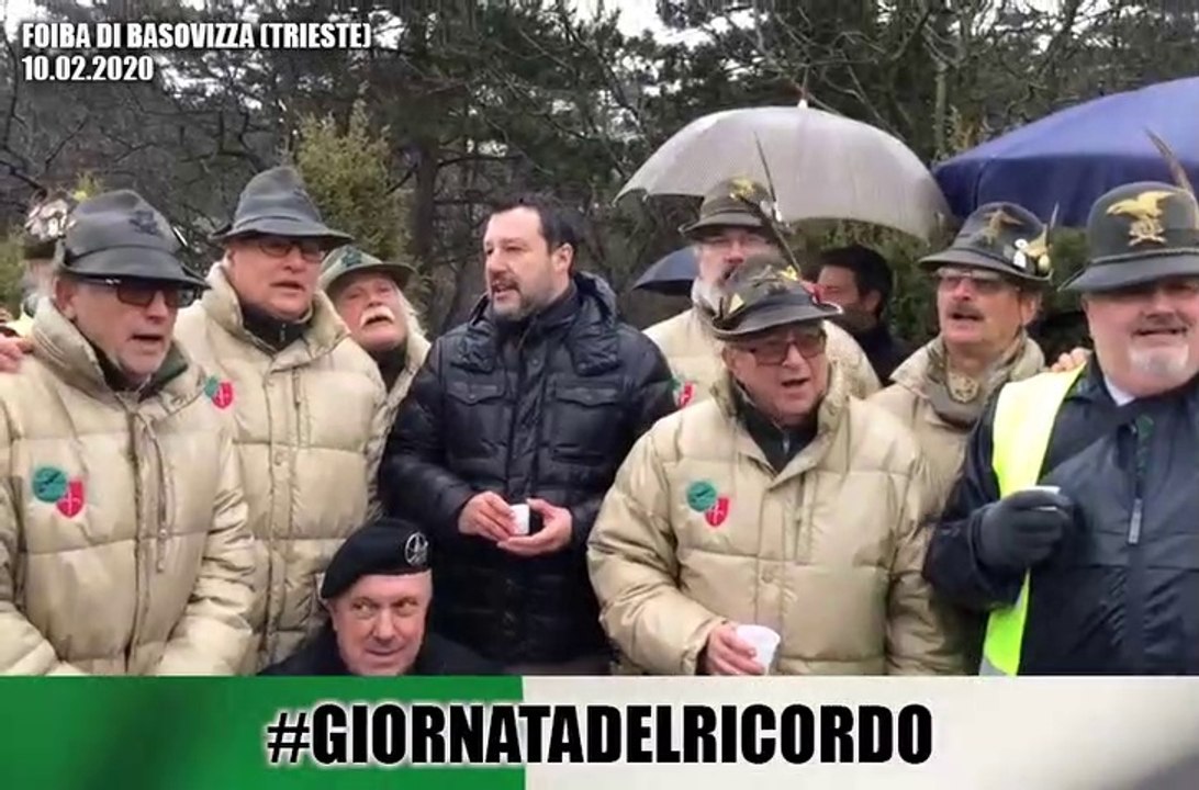 SALVINI CANTA CON GLI ALPINI NEL GIORNO DEL RICORDO DELLE FOIBE