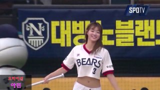 South Korean Hot Cheerleader Girl  Baseball Pitch