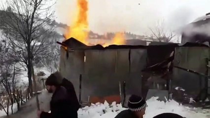 Yangına Kartopu ile Müdahale Ettiler