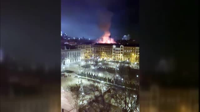 Aparatoso incendio en un edificio del centro de Madrid