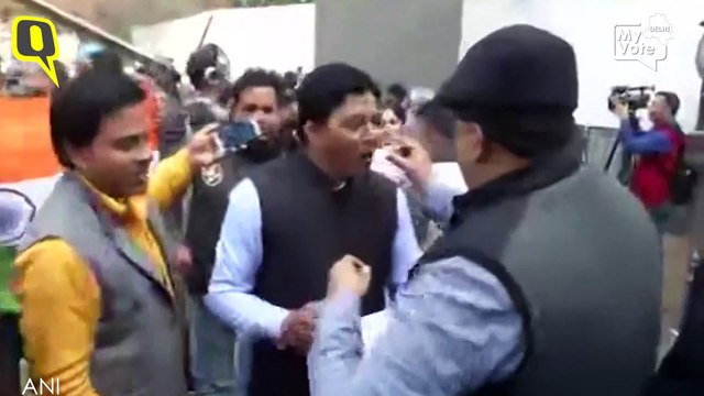 Delhi Poll Results: Celebrations at AAP Headquarters After Trends Show Them Crossing Halfway Mark