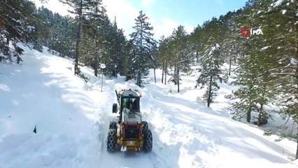 Dumanlı Tabiat Parkında karla mücadele çalışmaları havadan görüntülendi