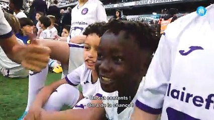 Les enfants du FC La Castellane escort kids à l'Orange Vélodrome