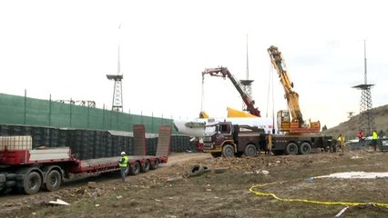 Pistten çıkan uçağın enkazının son parçası da kaldırıldı
