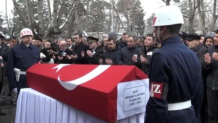 Descargar video: Şehit Piyade Uzman Onbaşı İbrahim Albayrak son yolculuğuna uğurlandı