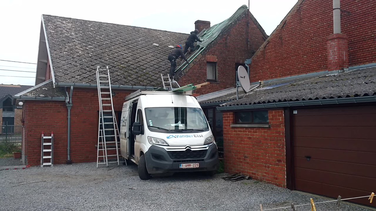 Lens.La bourgmestre d' est rendu sur les lieux de la tornade. Vidéo Eric Ghislain p. Vidéo Eric Ghislain