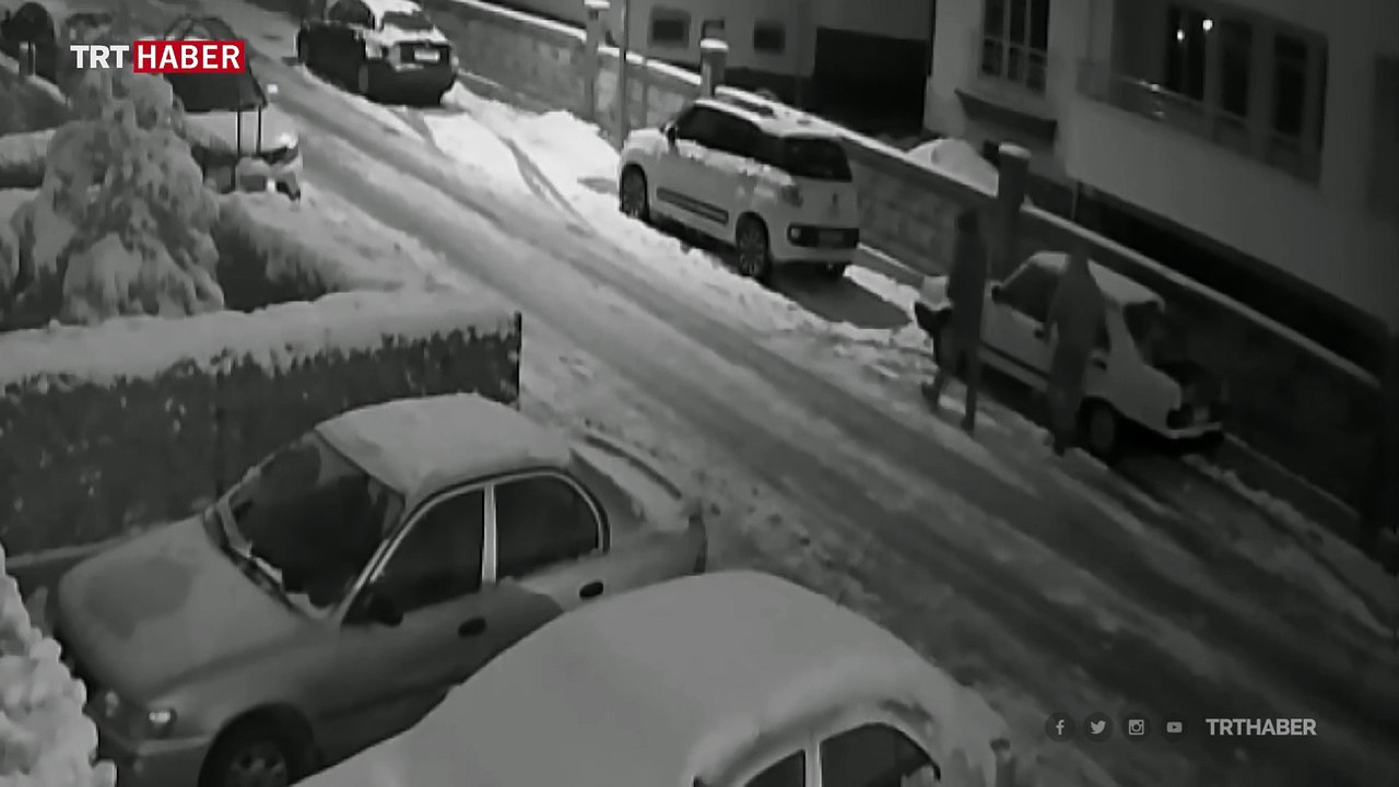 Önce bagaj kapağını, sonra da aracı çaldılar