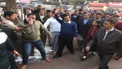 Kejriwal heads towards Hanuman Mandir in CP
