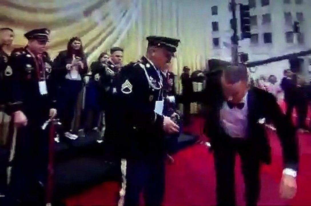 شاهد: لياقة توم هانكس في تمرينات البوش أب رغم بلوغه سن الـ63