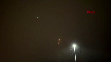 Dünyanın en büyük havai fişeği gökyüzünü kırmızıya bürüdü