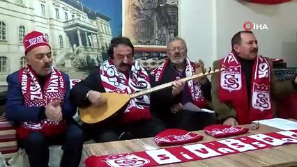 Sivaslı âşıklardan hakemlere ve VAR'a türkülü tepki