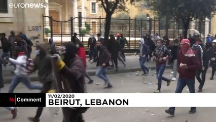 Bejrút: könnygázt lőttek a tüntető tömegbe a libanoni biztonsági erők