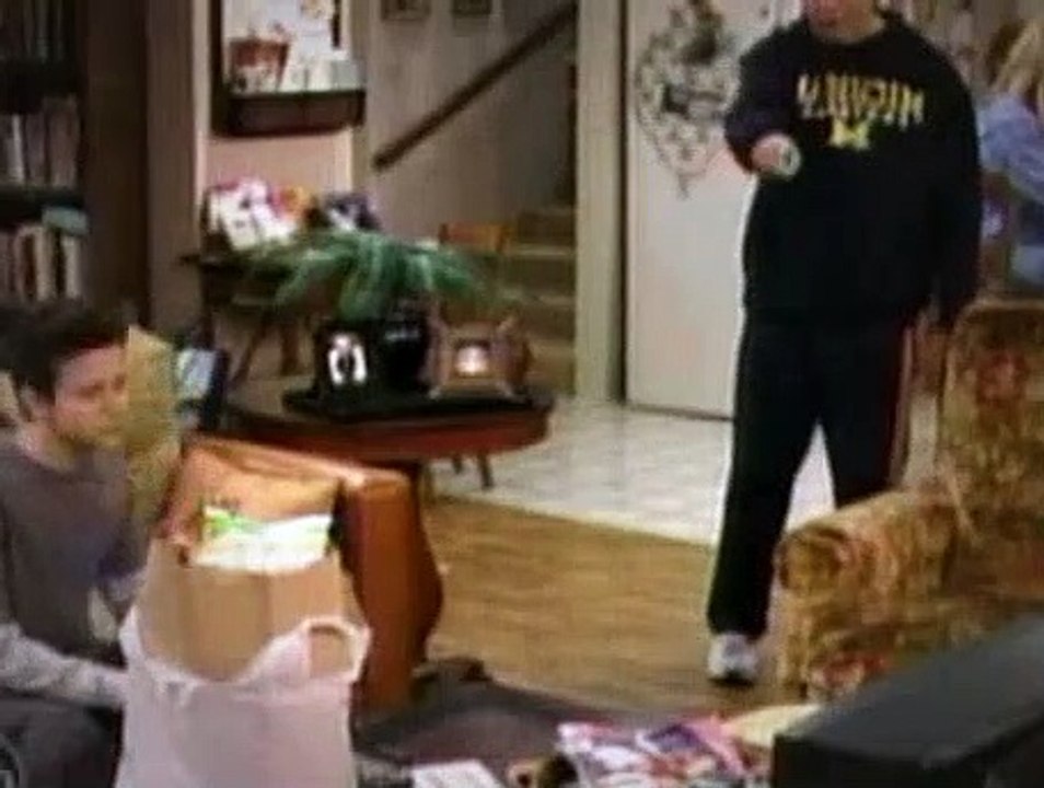 8 Simple Rules S01E02 - Wall of Shame