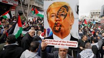مظاهرات بالضفة وغزة دعما لموقف القيادة الفلسطينية الرافض لخطة السلام الأميركية